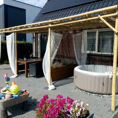 Met Prive Zwembad En Bubbelbad